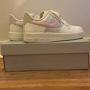 womens nike air force 1  barely worn no dirt marks or stains
